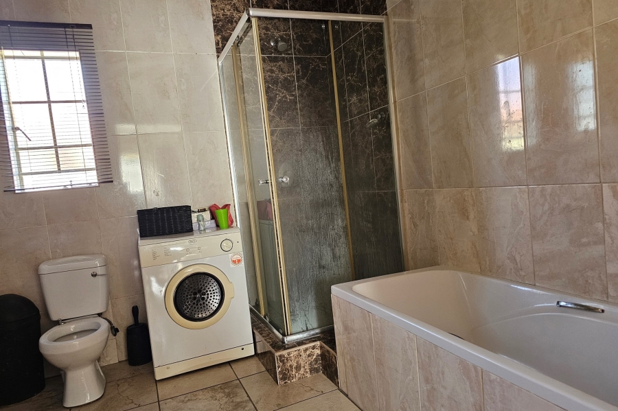 3 Bedroom Property for Sale in Waterval East North West